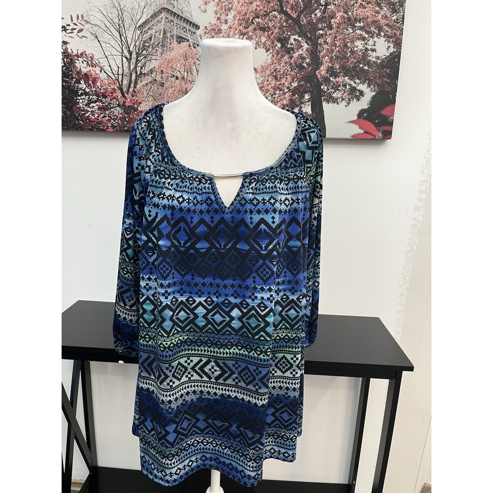 CATO Woman Sharkbite Tunic Top Blouse 18/20W Blue Geometric Tribal V-Neck